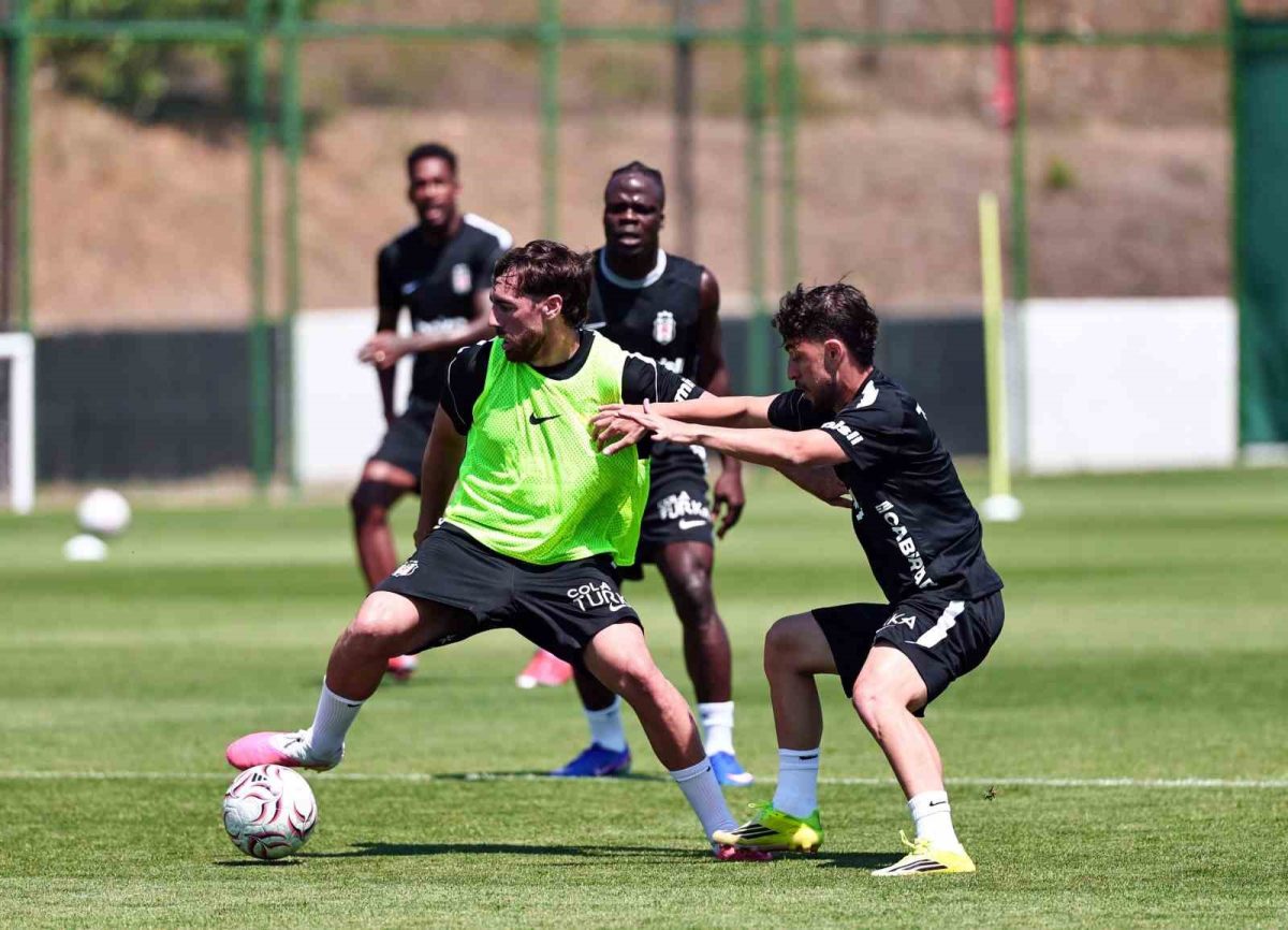 Beşiktaş’ta FC Midtjylland maçı hazırlıkları devam etti - Foto 3