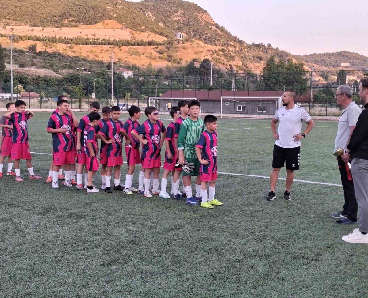 Bilecik U12 Gençler Ligi Şampiyonu 4 Eylülspor Oldu