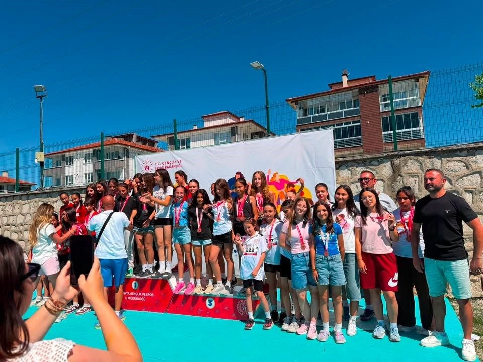 Bilecikli Atletler Anadolu Yıldızlar Ligi'nde Yarı Finalde
