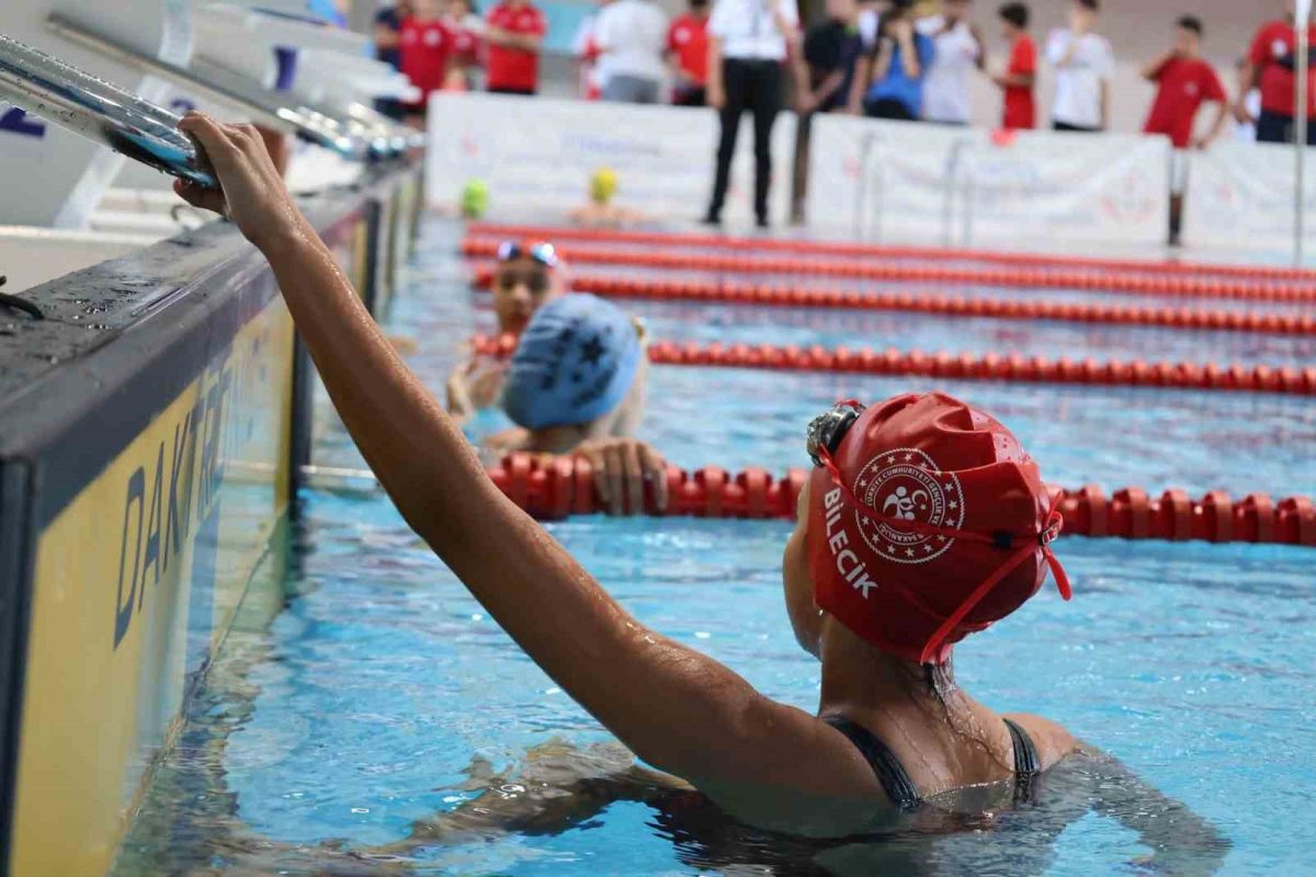 Bilecik'te ANALİG Yüzme Müsabakaları Tamamlandı - Foto 3