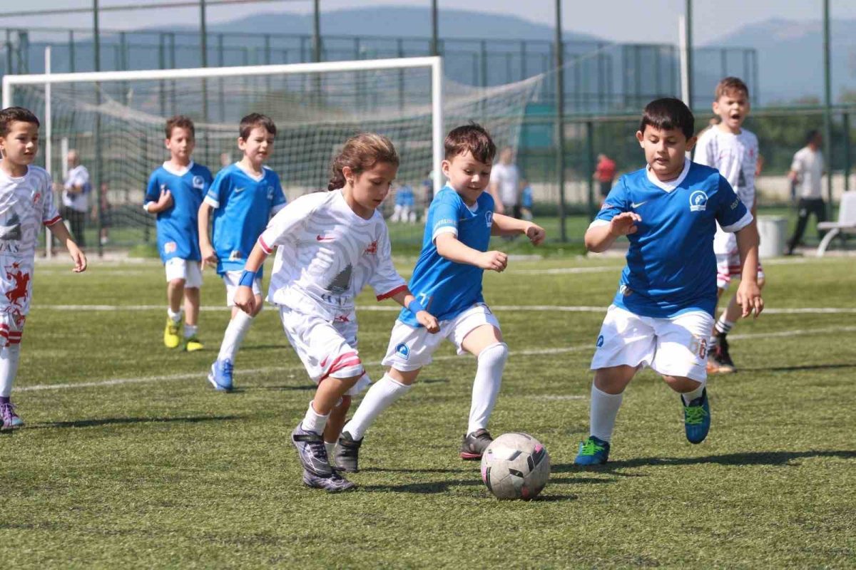 Bolu'da Mini Minikler Futbol Turnuvası Başladı