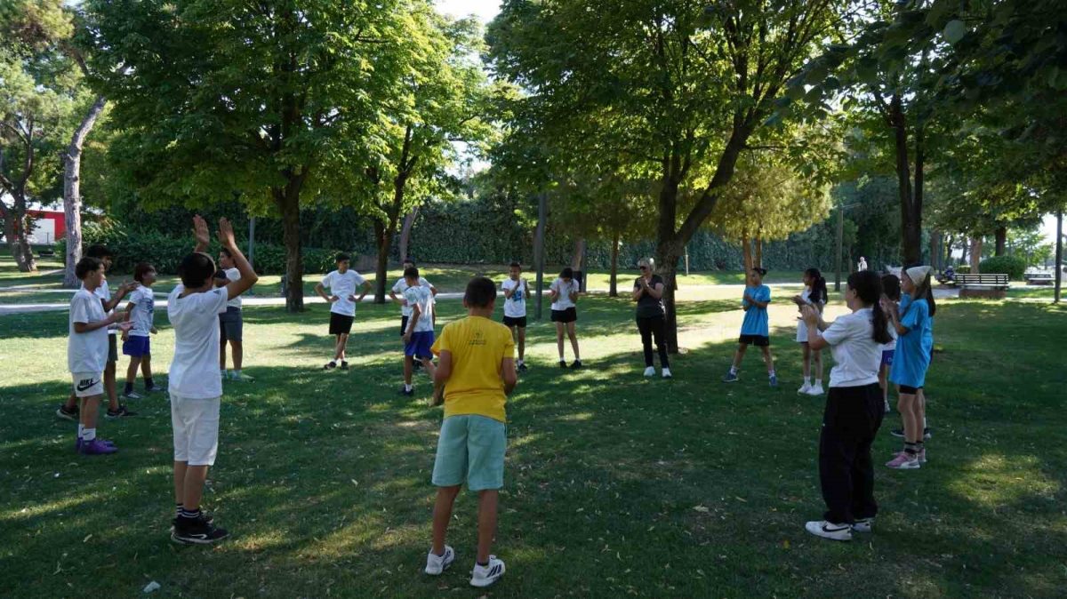 Büyükşehir Yaz Spor Okulları sağlıklı nesiller yetiştiriyor - Foto 4