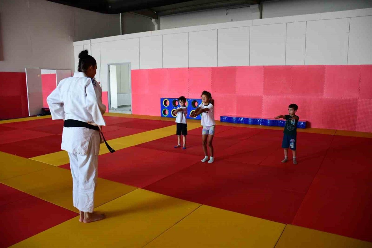 Büyükşehir Yaz Spor Okulları sağlıklı nesiller yetiştiriyor - Foto 7