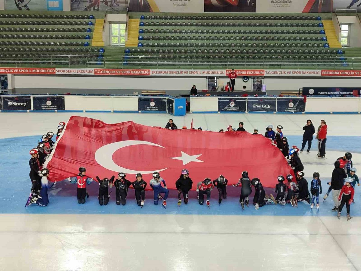 Buzda 15 Temmuz Şehitleri İçin Anlamlı Tören