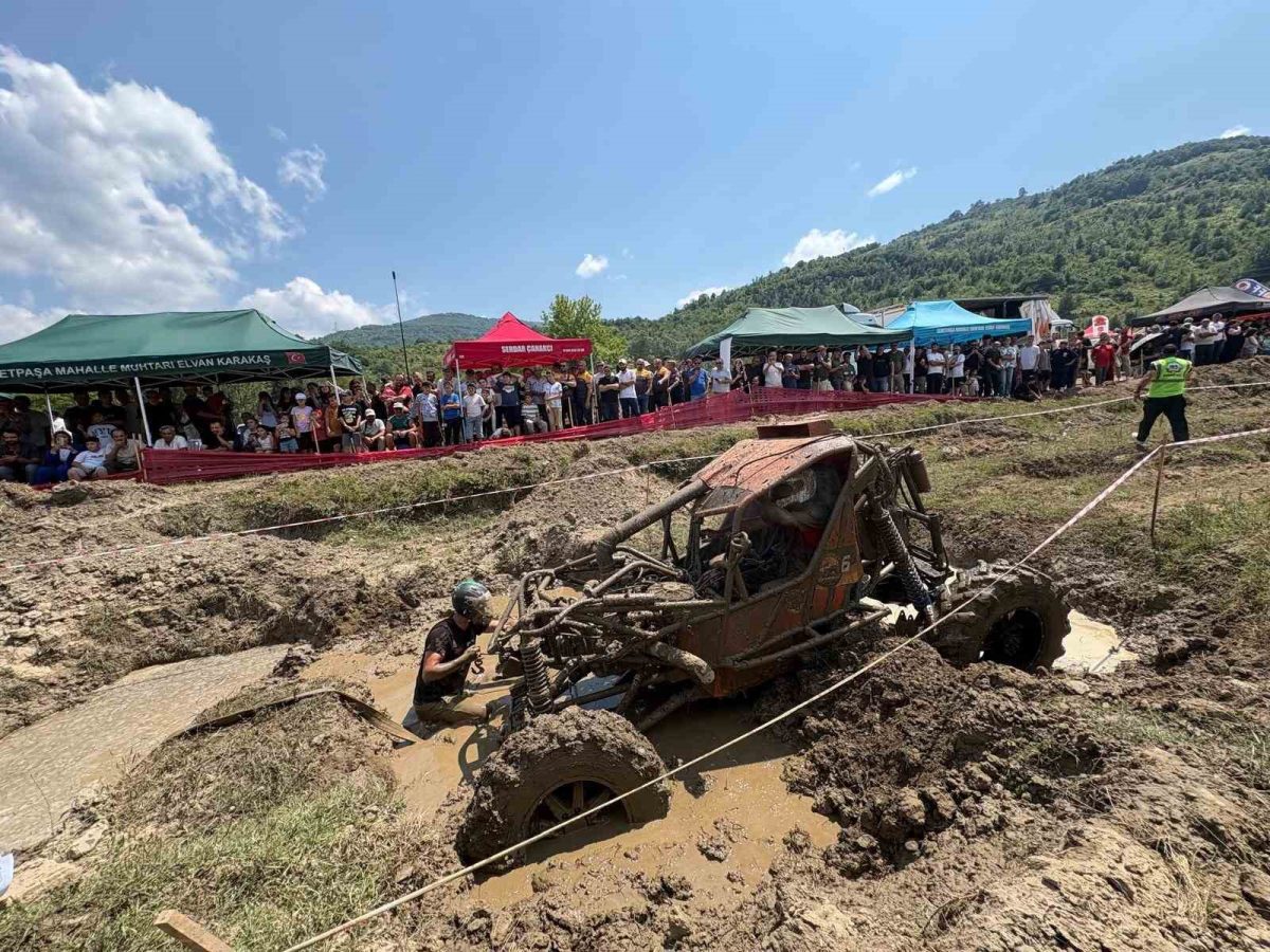 Çamur ve adrenalin Yenice’de buluştu: Off-Road tutkunları nefes kesti - Foto 2