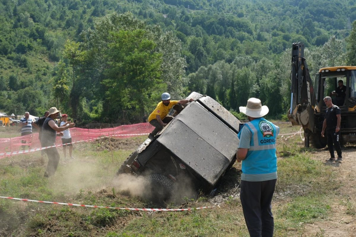 Çamur ve adrenalin Yenice’de buluştu: Off-Road tutkunları nefes kesti - Foto 4