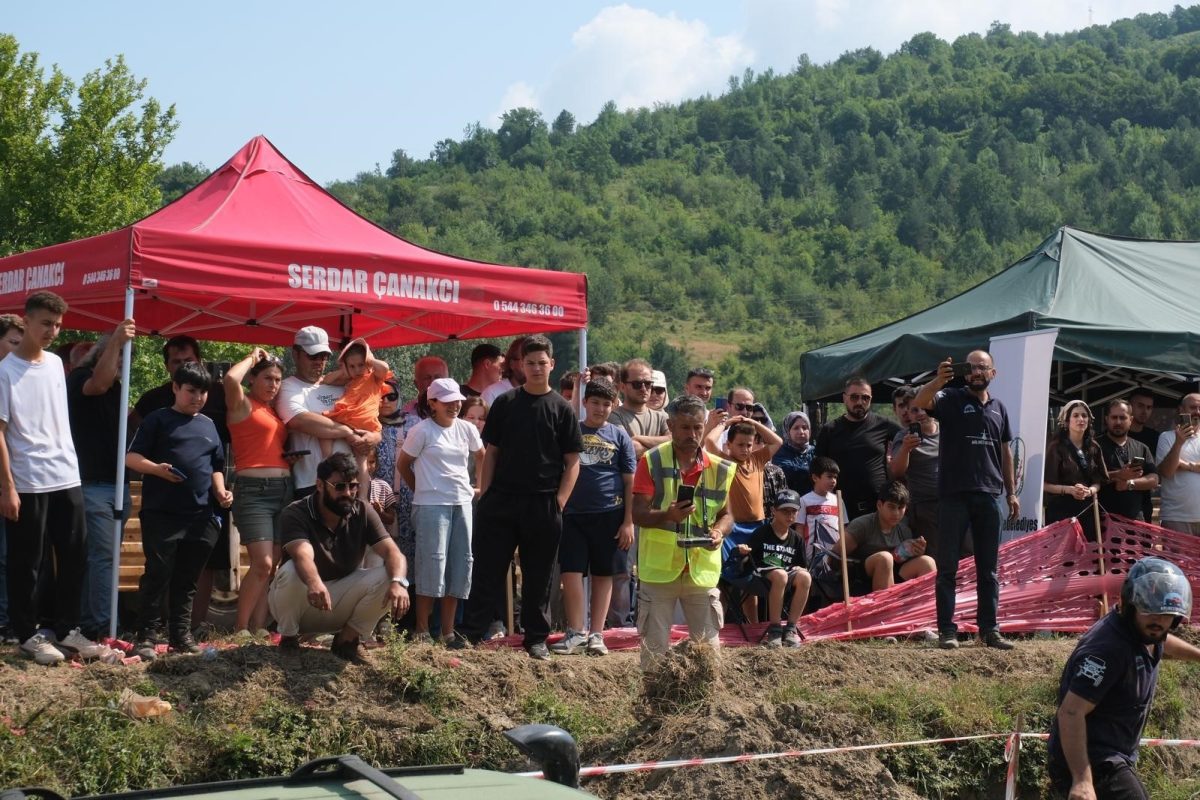 Çamur ve adrenalin Yenice’de buluştu: Off-Road tutkunları nefes kesti - Foto 5