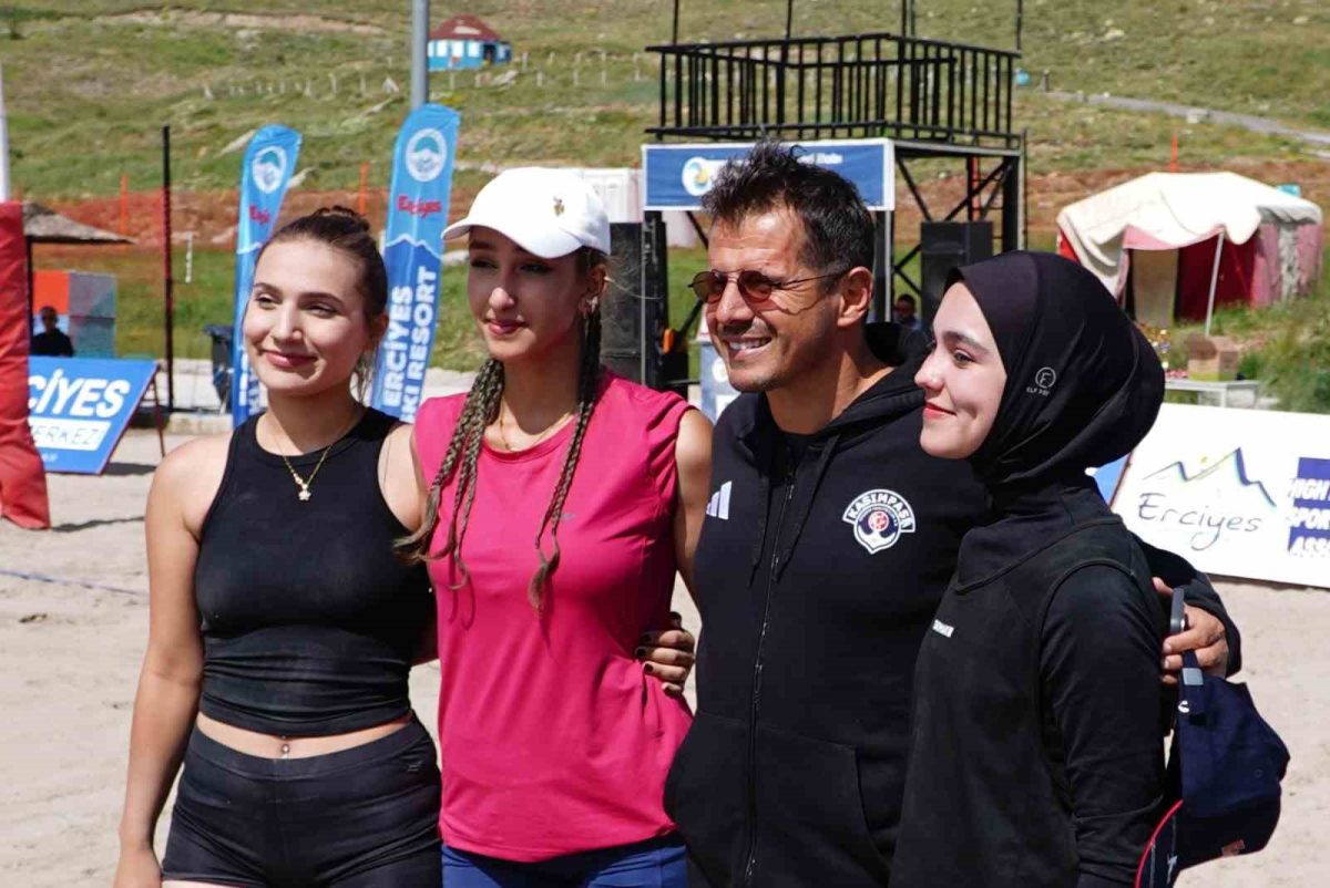 Erciyes’te 2 bin 200 metrede plaj voleybolu heyecanı yaşandı - Foto 4
