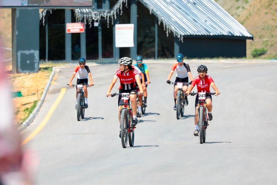 Erzincan'da MTB Ergan Cup Dağ Bisikleti Yarışı Başladı - Foto 3