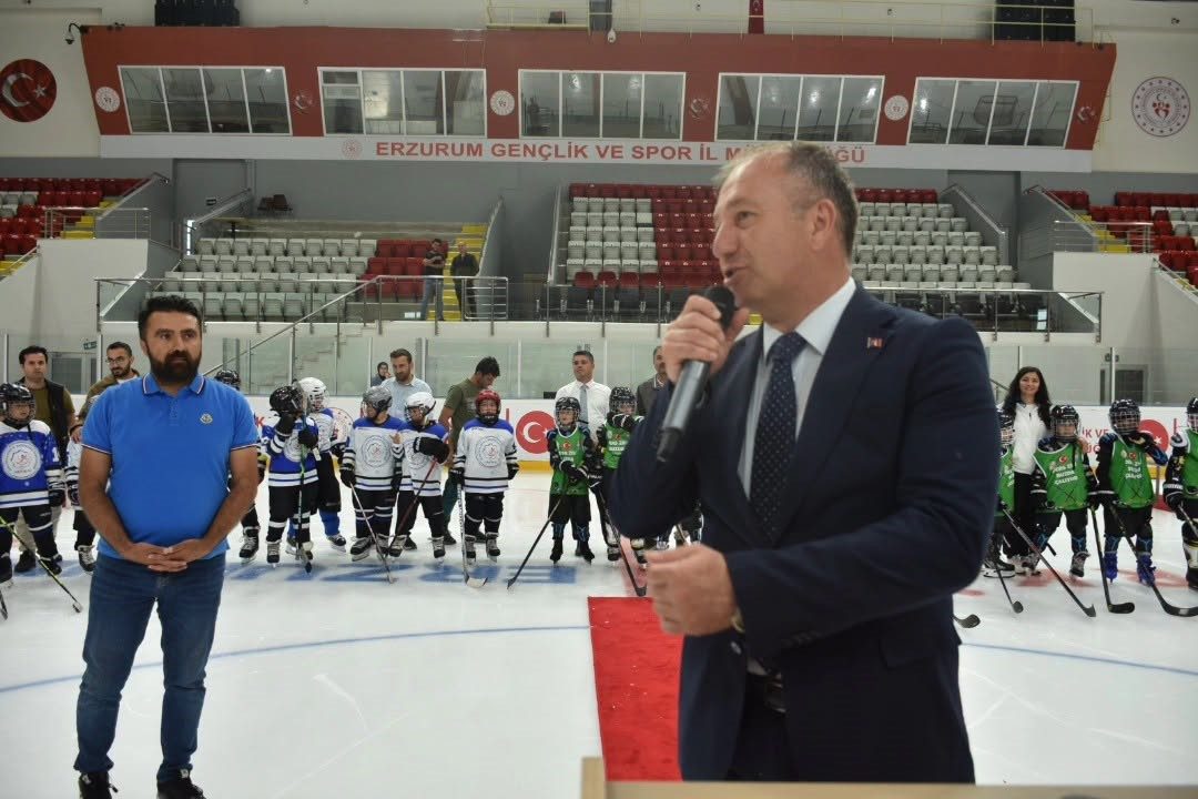 Erzurum'da 15 Temmuz Buz Hokeyi Turnuvası Düzenlendi - Foto 2