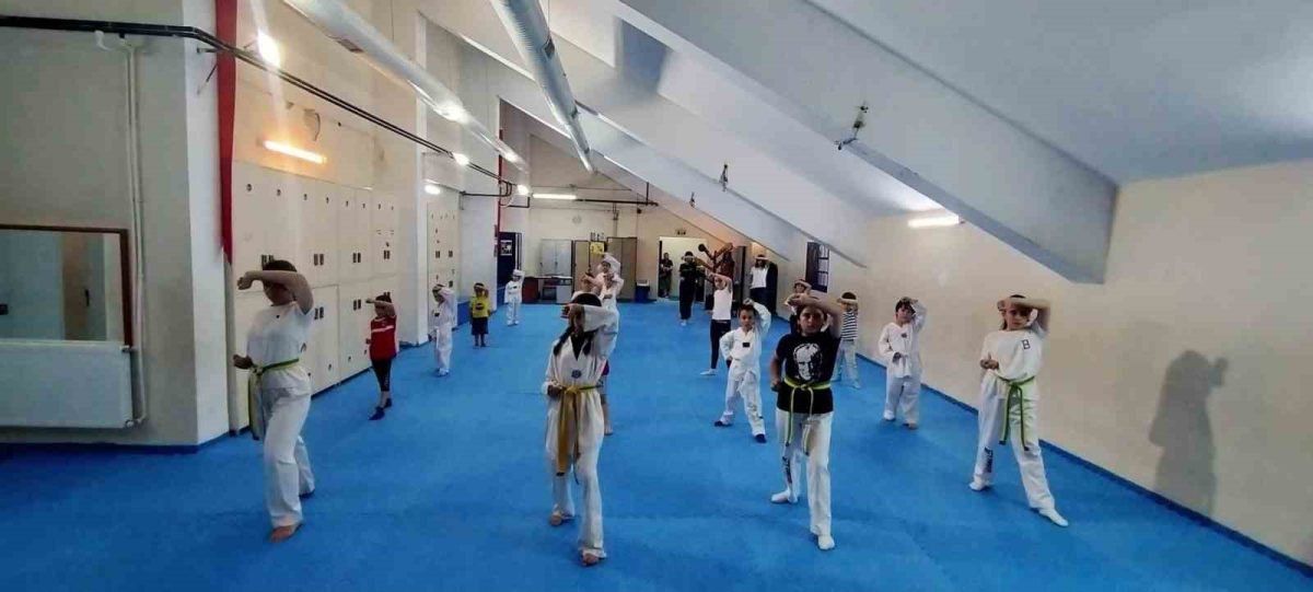Eskişehir’de taekwondo antrenmanları sürüyor - Foto 2