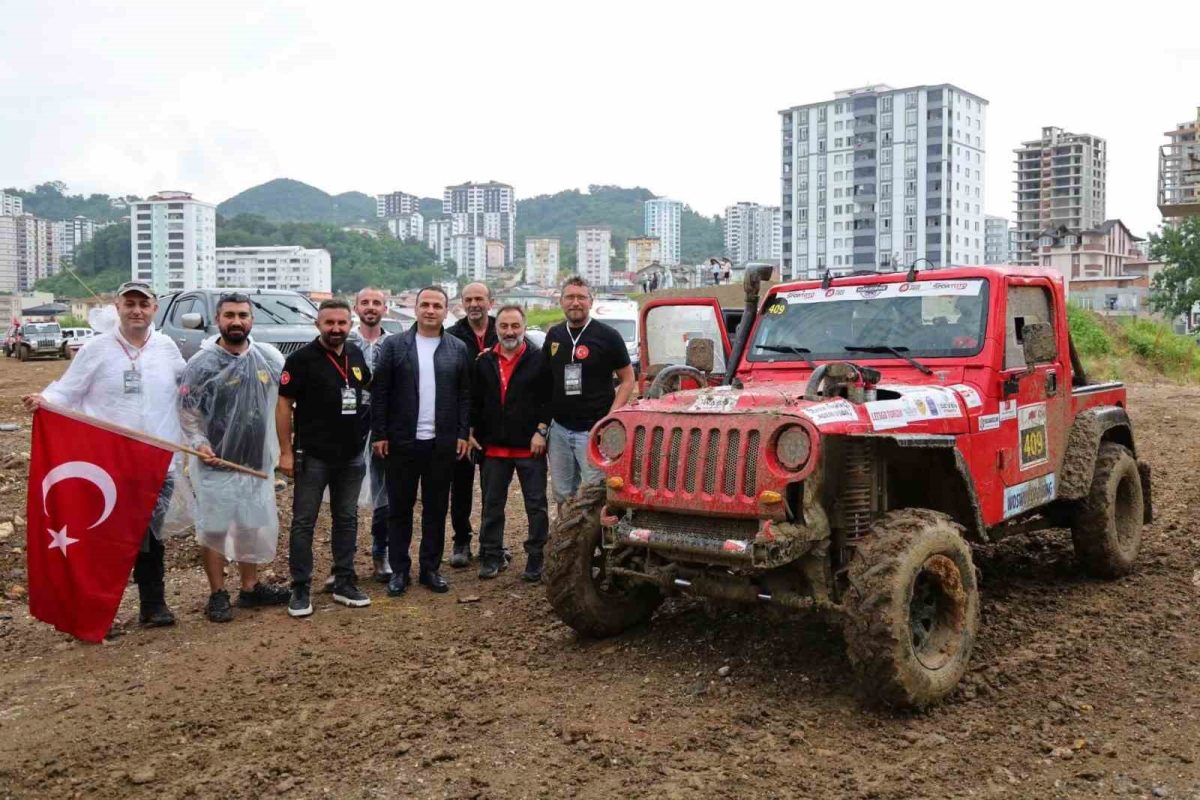 Fatsa'da Off-Road Heyecanı: Çamurda Kıyasıya Mücadele - Foto 3