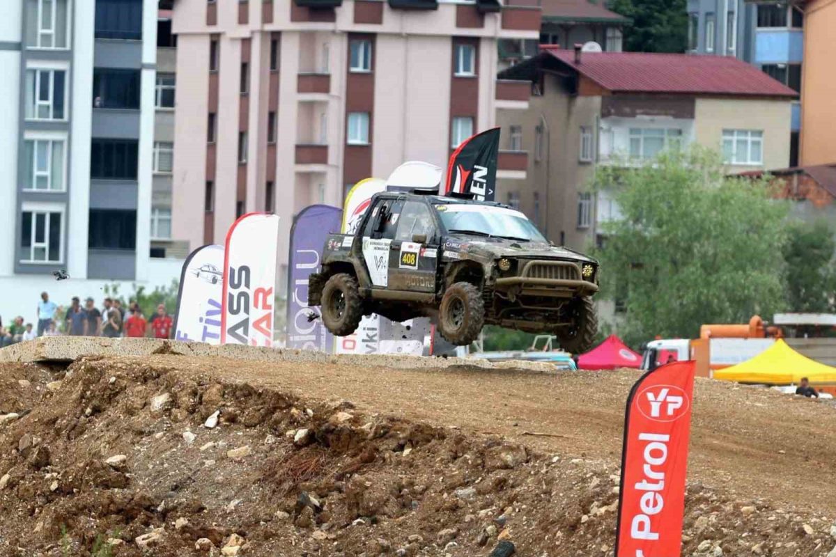 Fatsa'da Off-Road Heyecanı: Çamurda Kıyasıya Mücadele - Foto 4