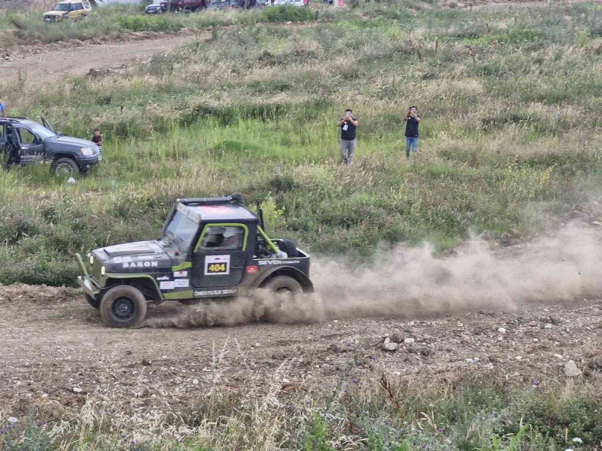 Fatsa'da Off-Road Heyecanı: Çamurda Kıyasıya Mücadele - Foto 6