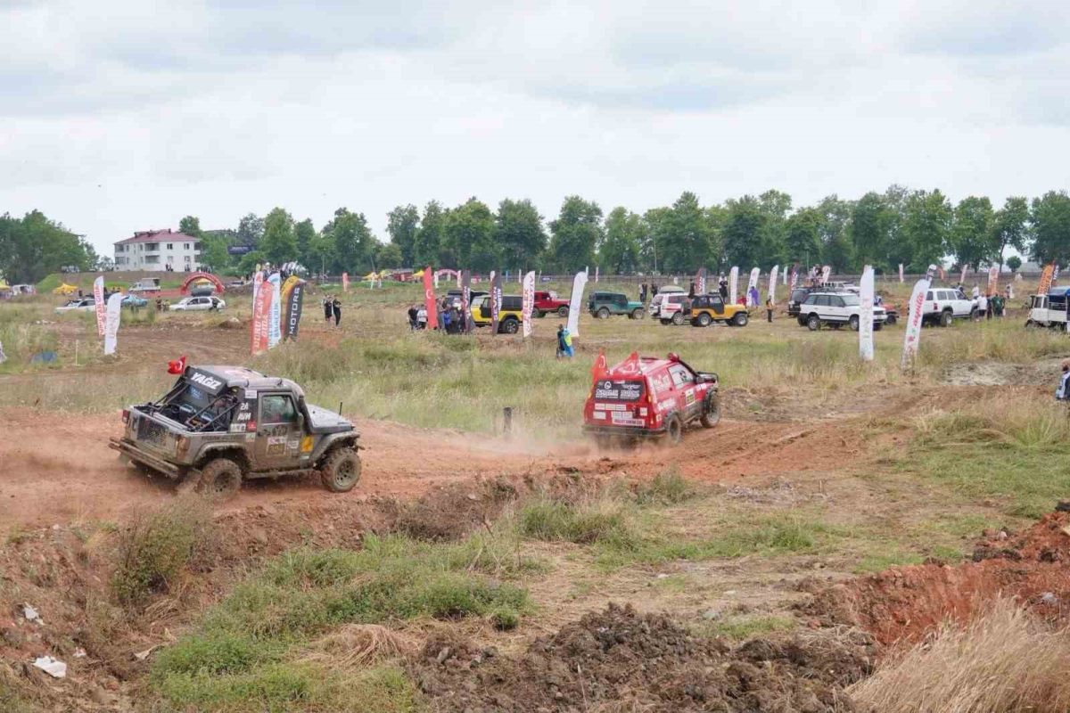 Fatsa'da Off-Road Heyecanı: Çamurda Kıyasıya Mücadele - Foto 7