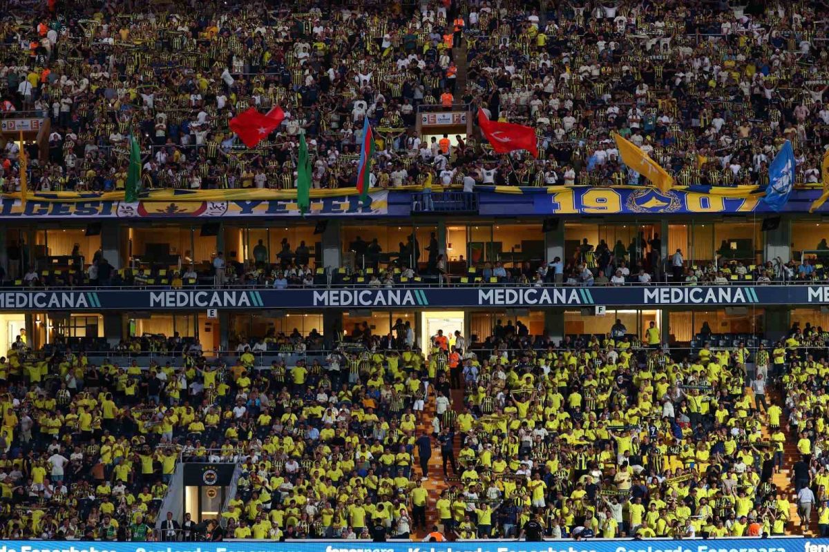 Fenerbahçe’de İsmail Kartal 4. dönemindeki ilk resmi maçına çıktı - Foto 5