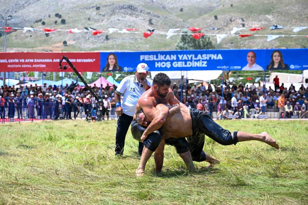 Feslikan Yağlı Pehlivan Güreşleri’ni Başpehlivan Erkan Taş kazandı - Foto 2