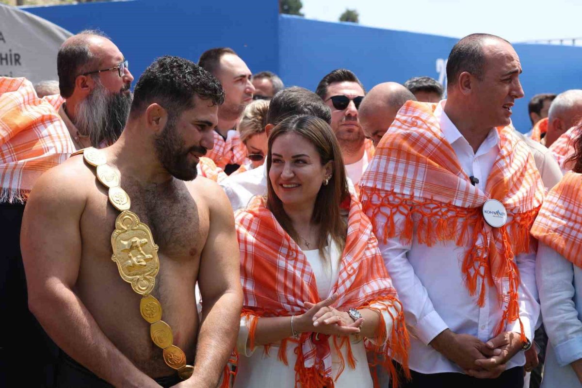 Feslikan Yağlı Pehlivan Güreşleri’ni Başpehlivan Erkan Taş kazandı - Foto 6