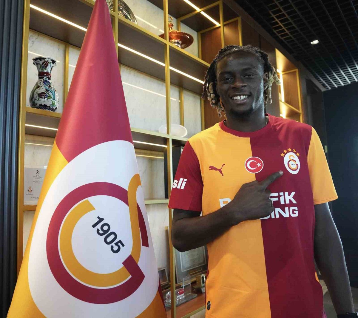 Galatasaray, Lesley Ugochukwu’yu kadrosuna kattı - Foto 2