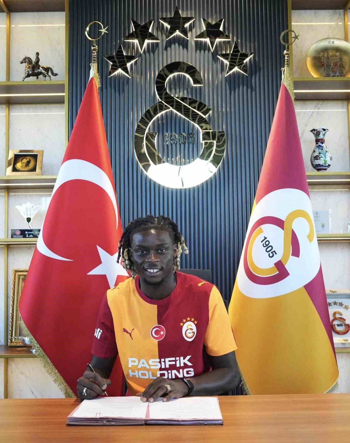 Galatasaray, Lesley Ugochukwu’yu kadrosuna kattı - Foto 4