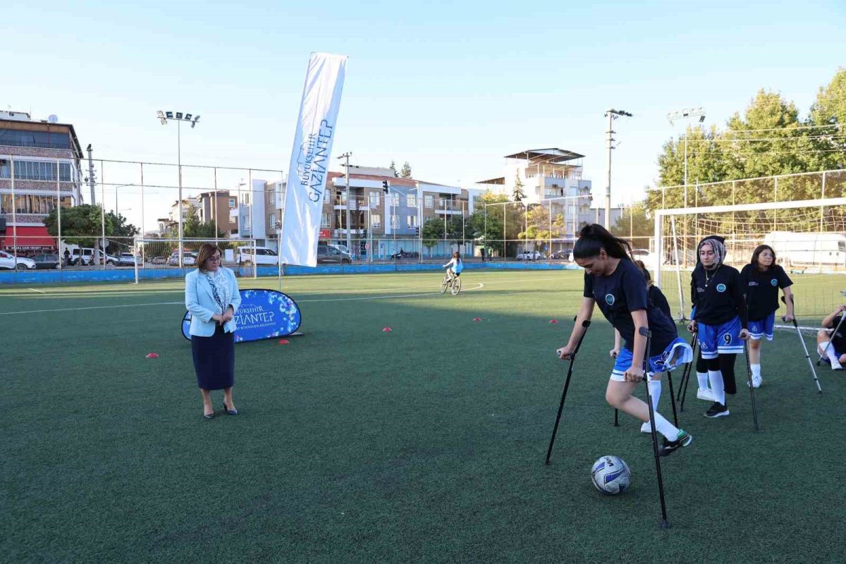Gaziantep Büyükşehir engelleri kaldırmaya devam ediyor