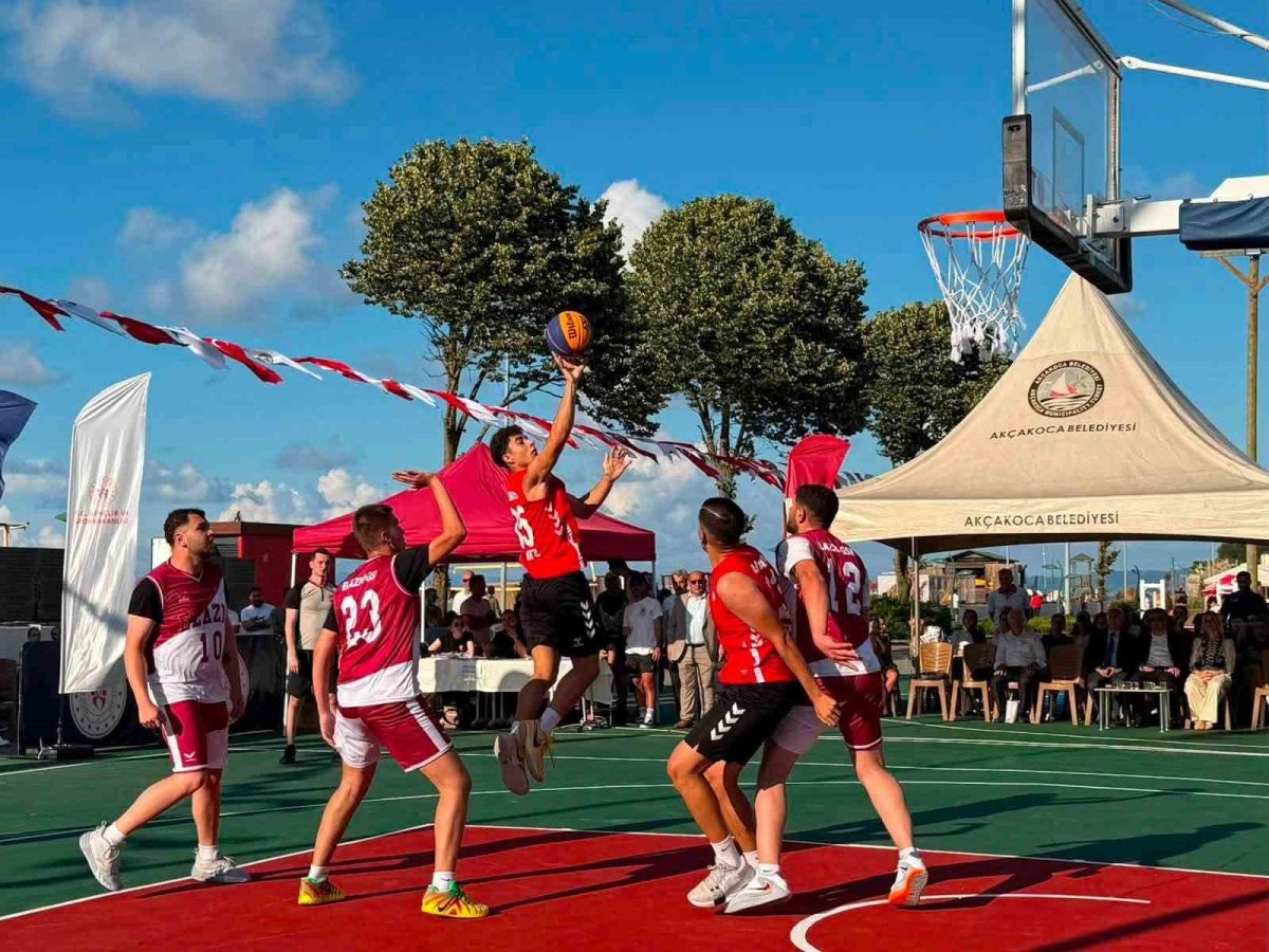Gençlik Kupası 3x3 basketbol Türkiye finalleri Akçakoca’da başladı - Foto 2