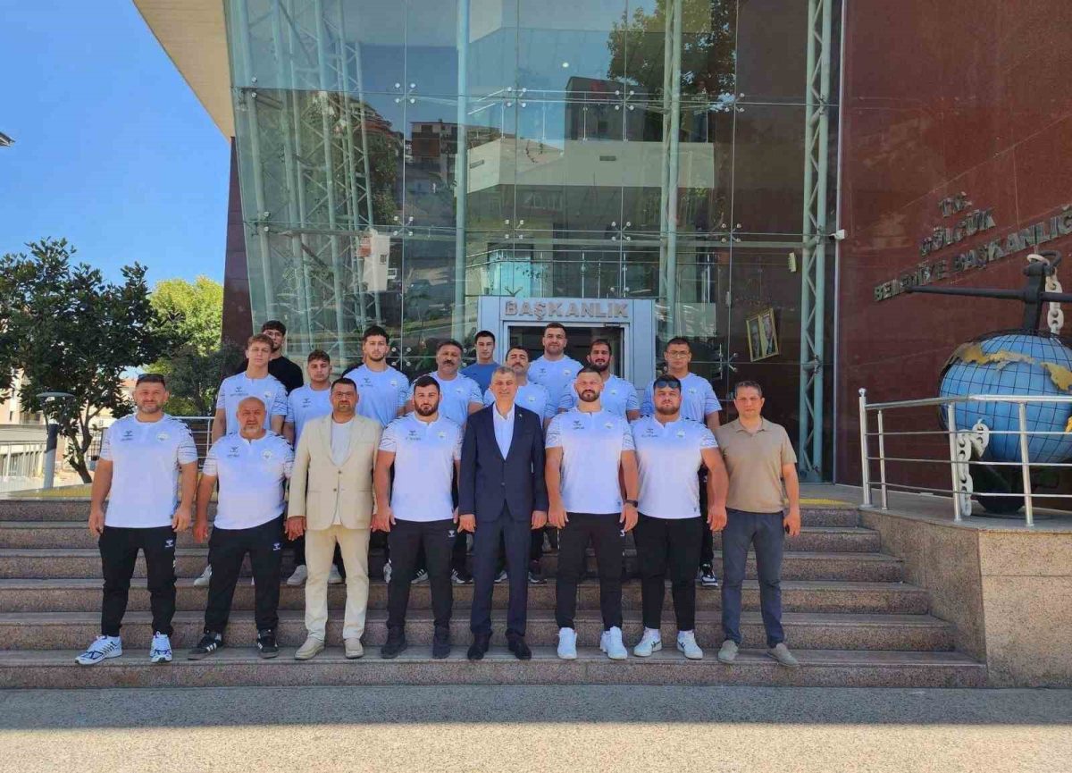 Gölcük'ün Pehlivanları Kırkpınar'a Uğurlandı