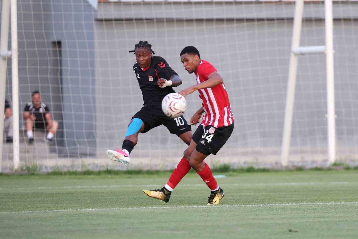Hazırlık maçı: Sivasspor:0 - Pendikspor: 0 - Foto 4