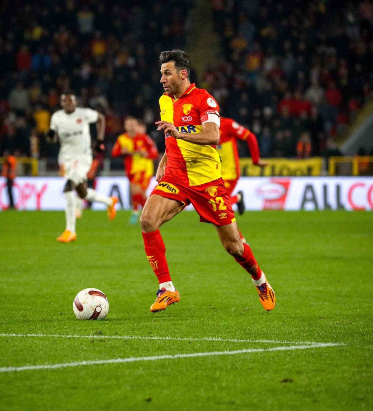 İsmail Köybaşı Futbolu Bıraktı: Göztepe'de Yeni Görev - Foto 4