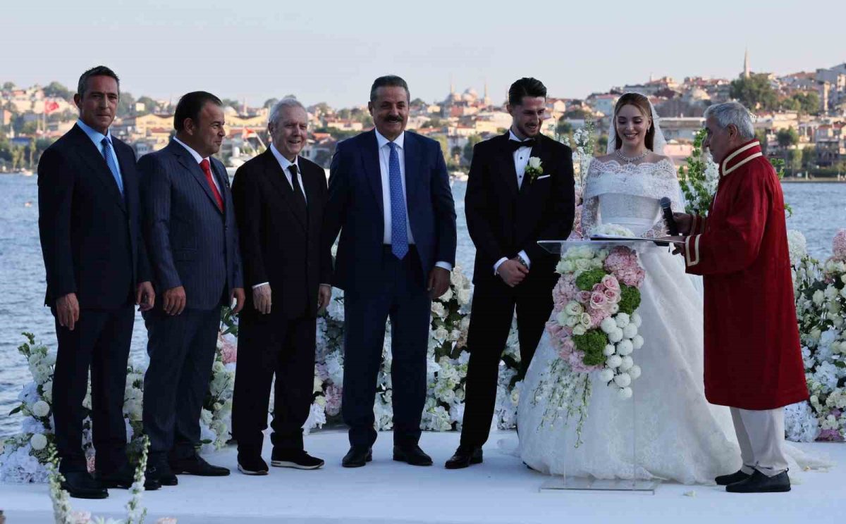 İsmail Yüksek, dünyaevine girdi