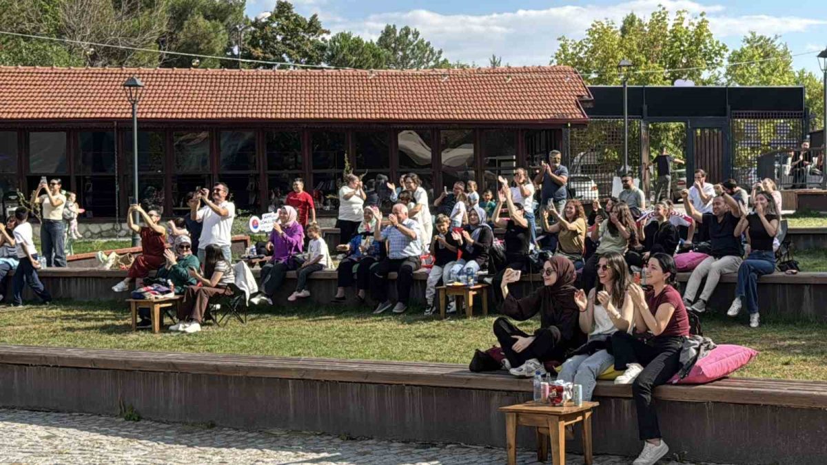 Karabük’te Filenin Sultanları’nın şampiyonluk maçı dev ekranda izlendi - Foto 2