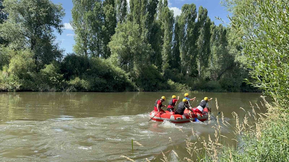 Kars’ta ilk kez rafting heyecanı! Temel eğitim kampı başladı
