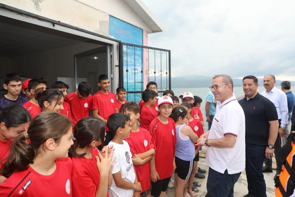 Kars’ta yelken heyecanı Çıldır Gölü’nde başladı: 32 sporcu Anadolu Ligi için hazırlanıyor - Foto 4