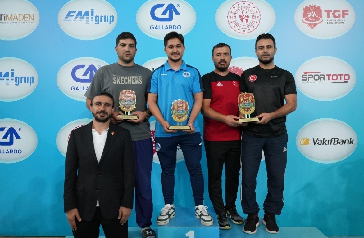 Kartepe’nin güreşçileri Ankara’dan madalyalarla döndü - Foto 2