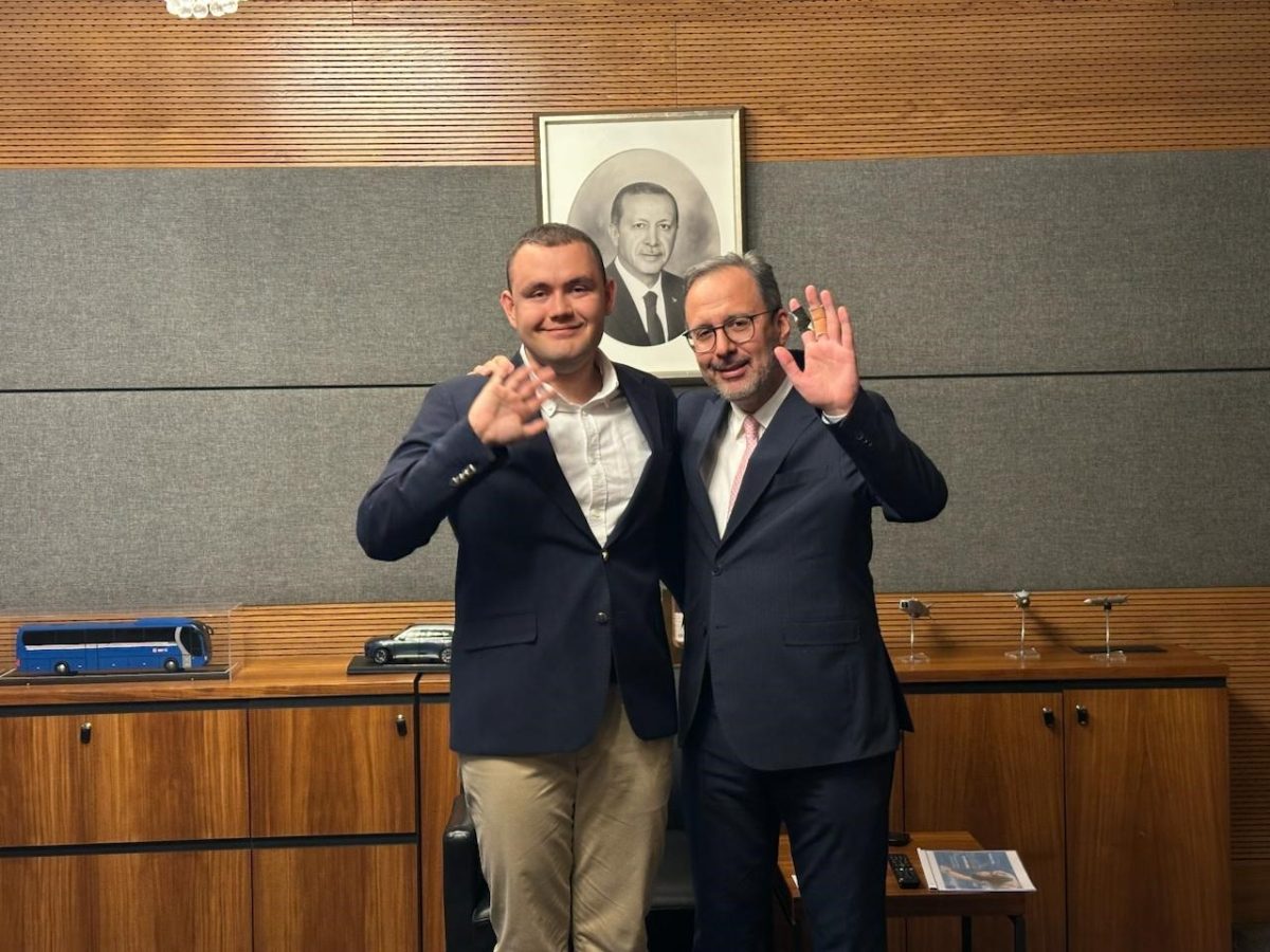 Kasapoğlu’ndan İzmirli sporcuya tebrik