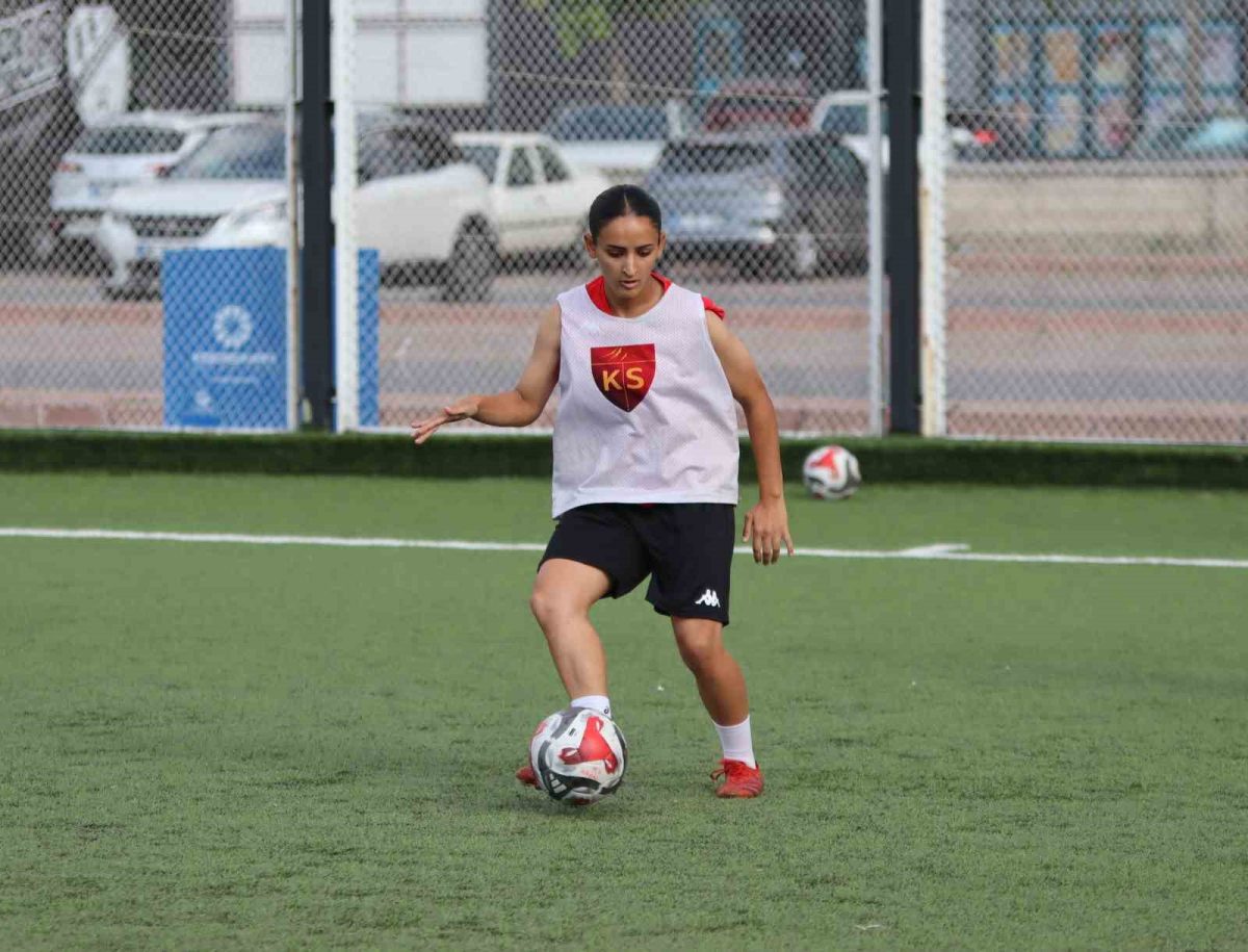 Kayseri Kadın Futbol Kulübü, Süper Lig’e hazırlanıyor - Foto 2