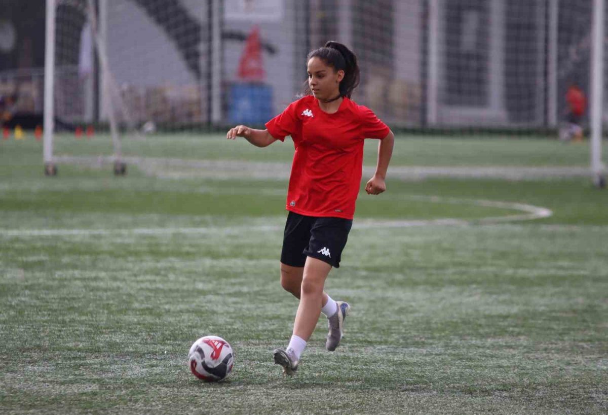 Kayseri Kadın Futbol Kulübü, Süper Lig’e hazırlanıyor - Foto 5