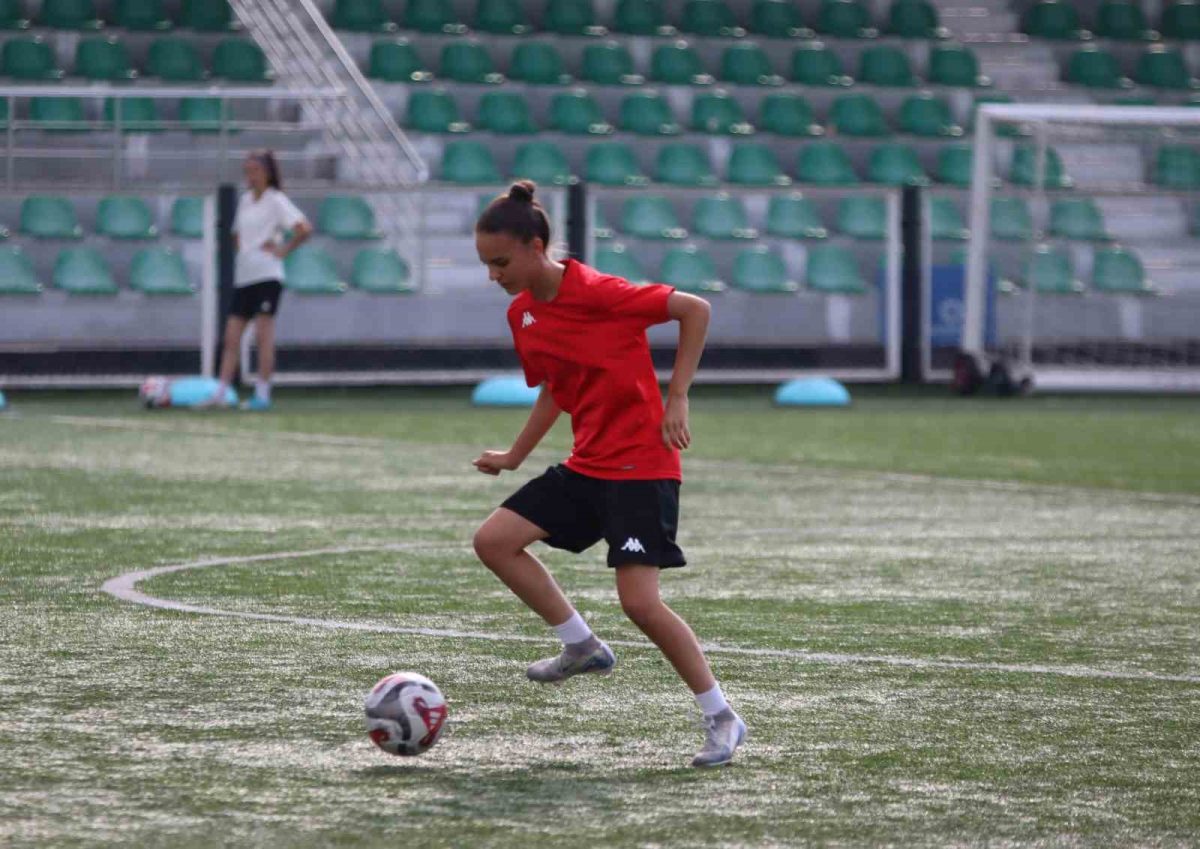 Kayseri Kadın Futbol Kulübü, Süper Lig’e hazırlanıyor - Foto 7
