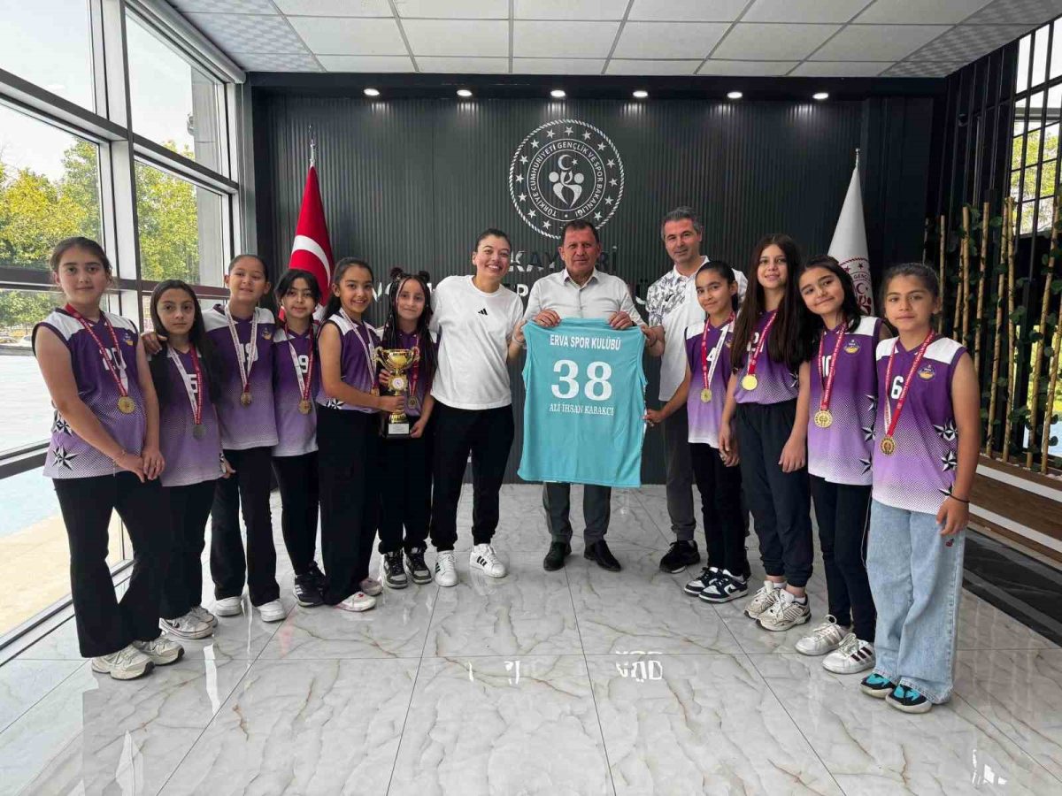 Kayseri şampiyonu sporculardan İl Müdürü Kabakcı’ya ziyaret - Foto 2