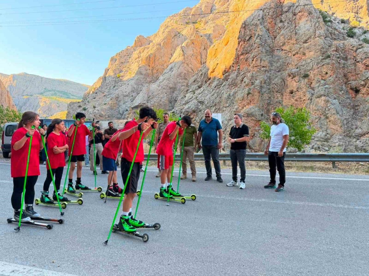 Kemaliye'de Ayaklı Kaykay Yarışları Nefes Kesti