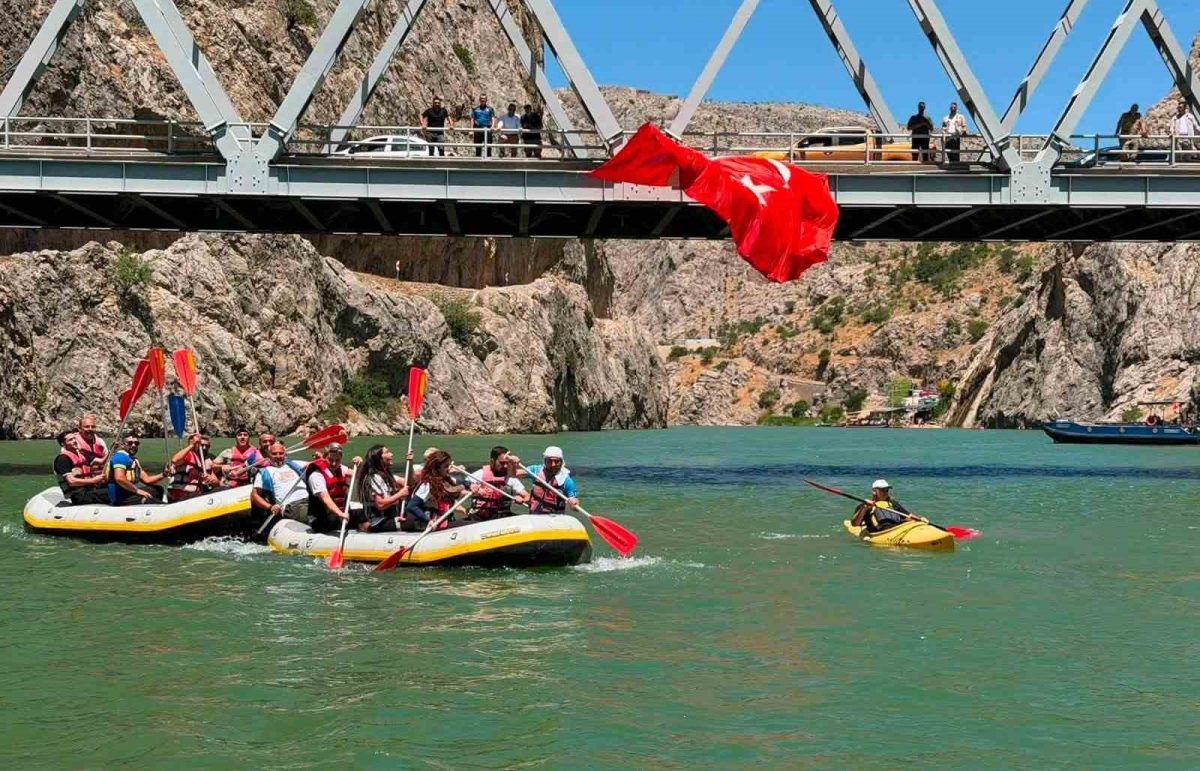 Kemaliye'de Fırat Nehri'nde Su Sporları Etkinliği