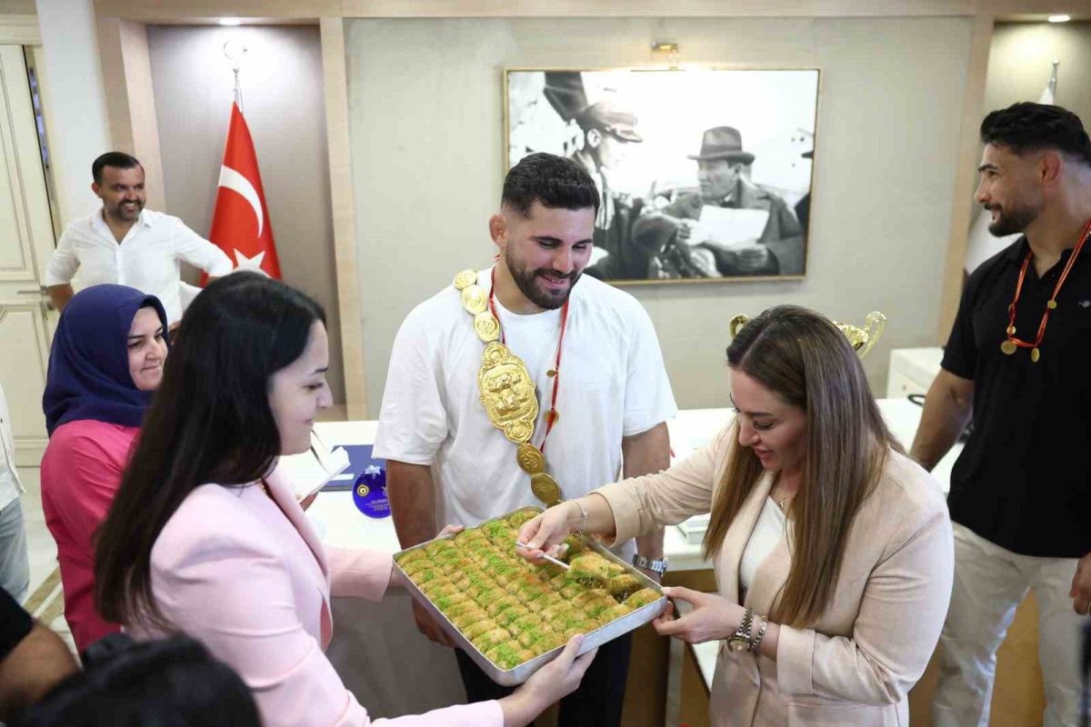 Kırkpınar Başpehlivanı Erkan Taş Antalya'da Karşılandı - Foto 3