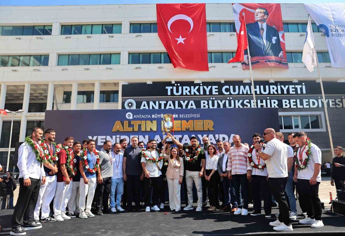 Kırkpınar Başpehlivanı Erkan Taş Antalya'da Karşılandı - Foto 6
