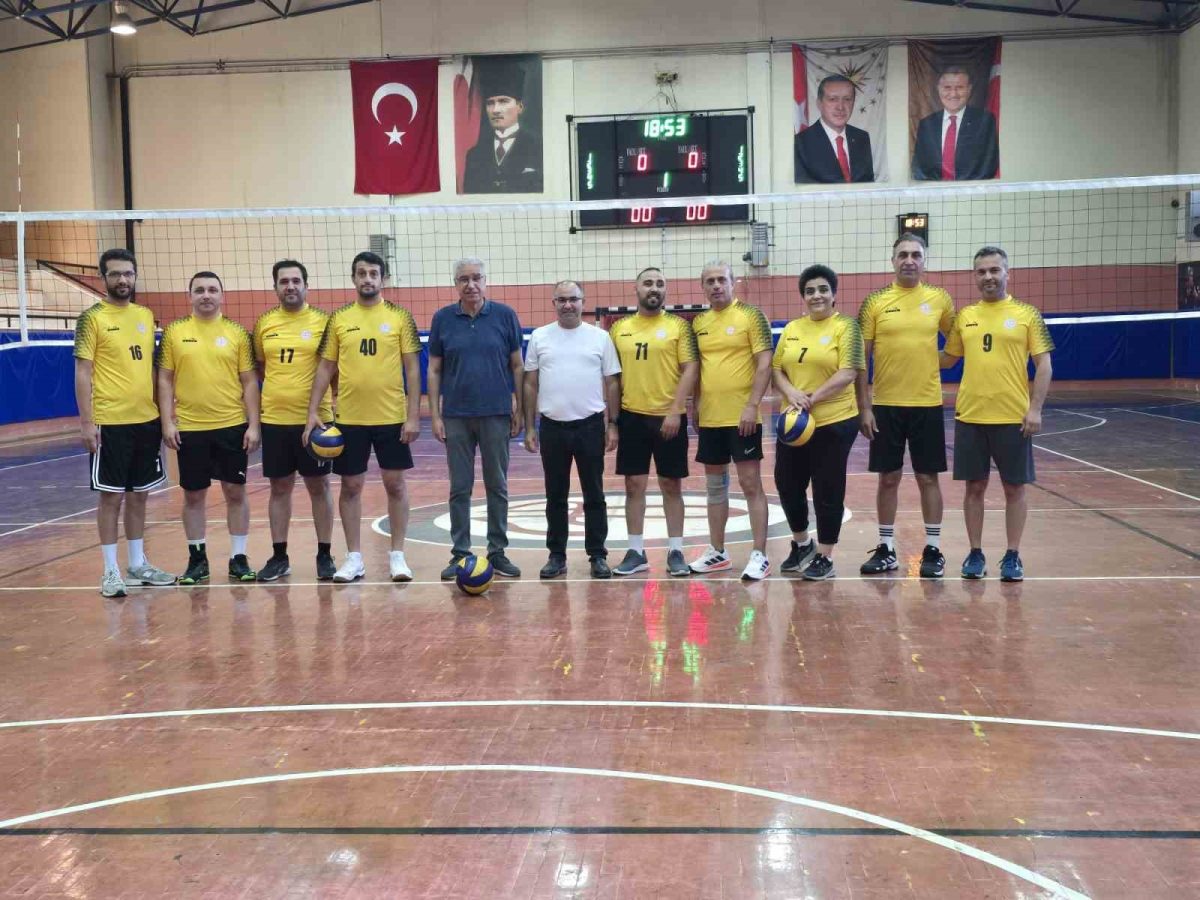 Köşk İlçe Milli Eğitim Voleybolda Yarı Finalde