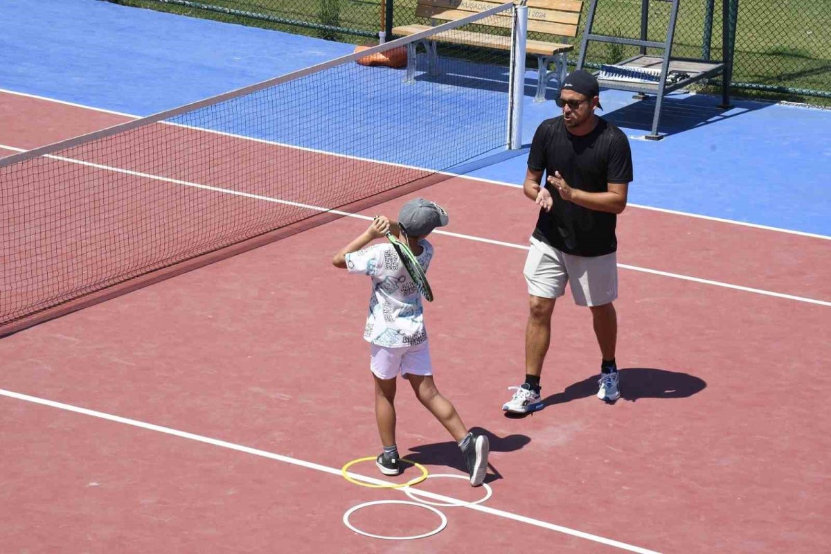Kuşadası Tenis Kulübü 27 Bin Sporseveri Ağırladı - Foto 2
