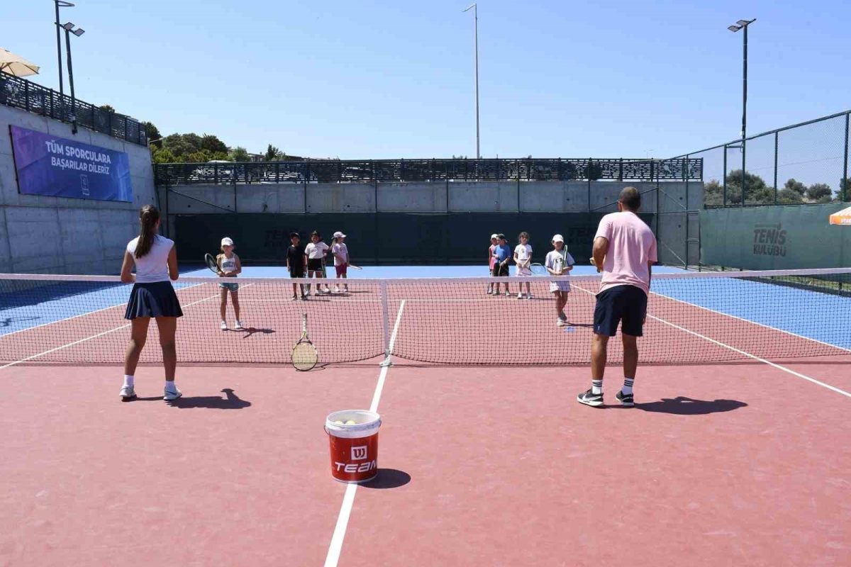 Kuşadası Tenis Kulübü 27 Bin Sporseveri Ağırladı - Foto 3