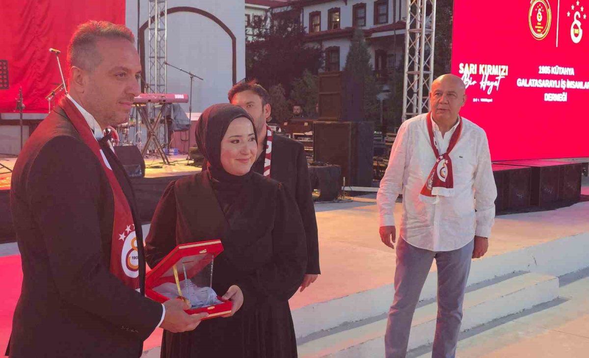 Kütahya’da Galatasaray’ın 26. şampiyonluğu coşkuyla kutlandı - Foto 4