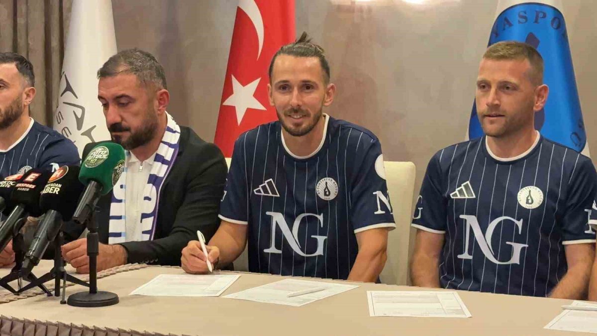 Kütahyaspor 9 futbolcuyla sözleşme imzaladı - Foto 4