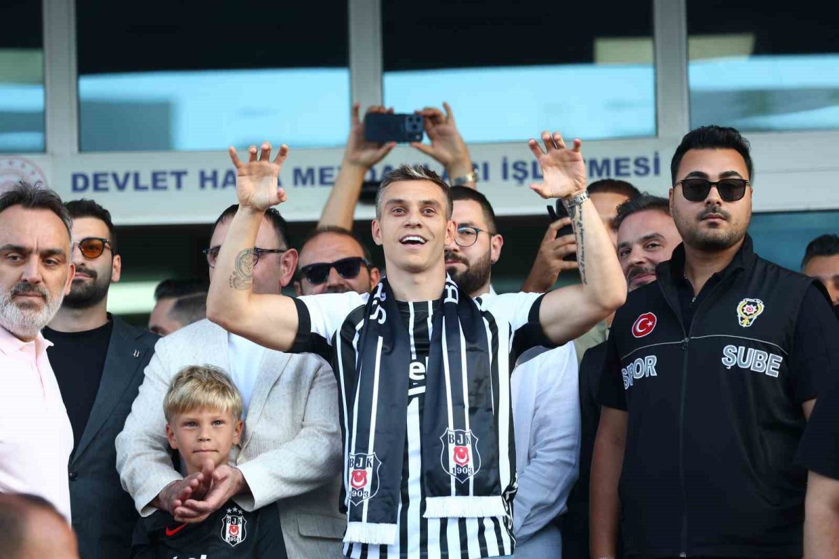 Leandro Trossard, Beşiktaş için İstanbul’a geldi - Foto 4