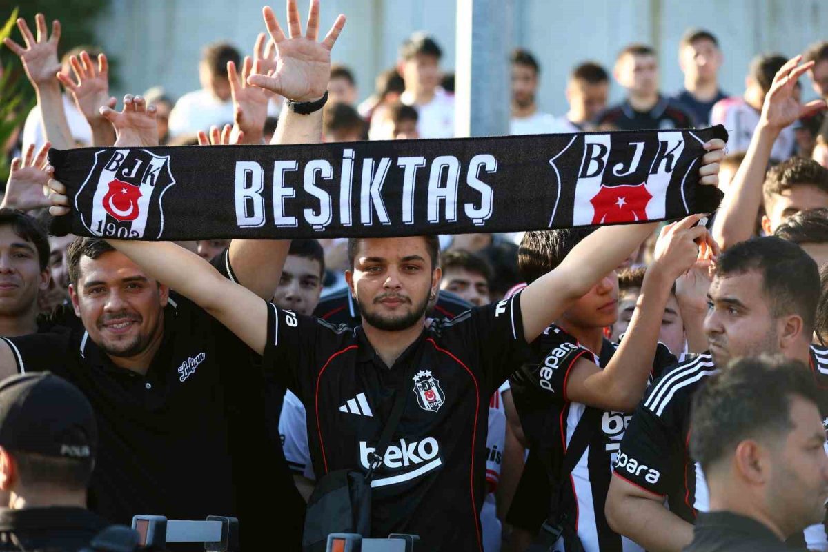 Leandro Trossard, Beşiktaş için İstanbul’a geldi - Foto 7